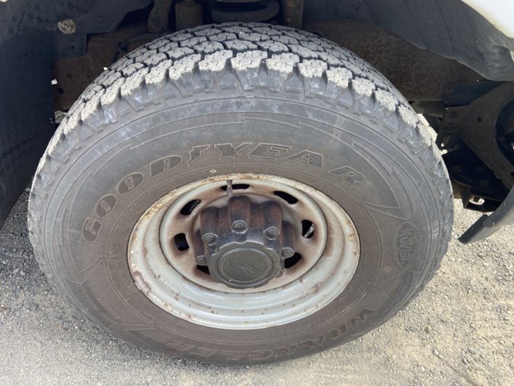 2001-ford-f350-xl-image-42