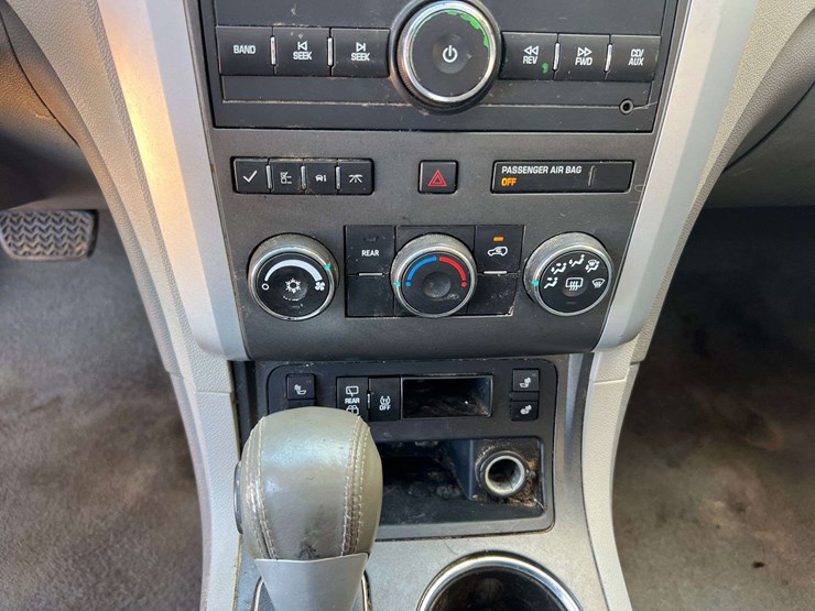 2012-chevrolet-traverse-image-38