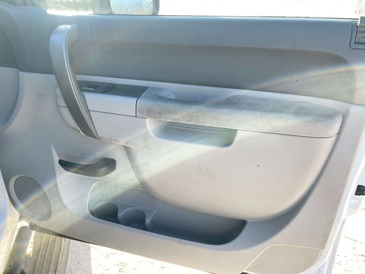 2013-chevrolet-silverado-1500-image-15
