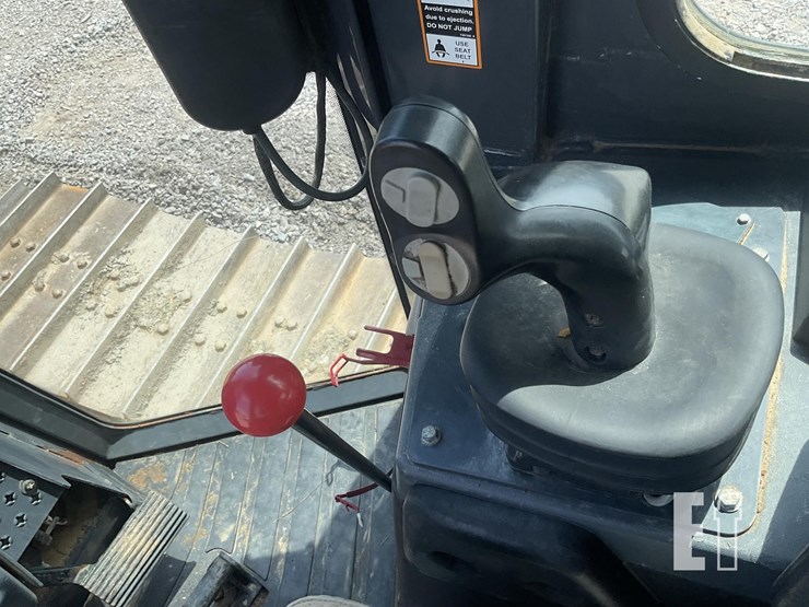 2016-deere-650k-lgp-image-17