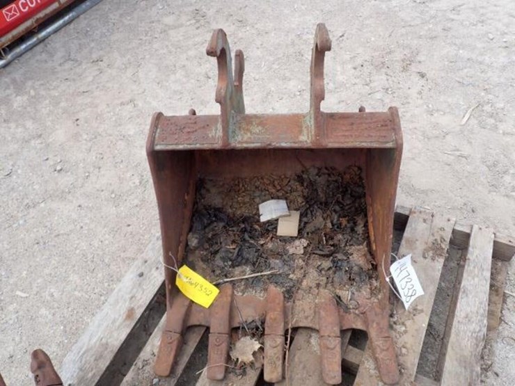 qty-of-(2)-quick-connect-bucket-image-9