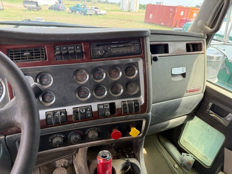 2007-kenworth-w900-image-12