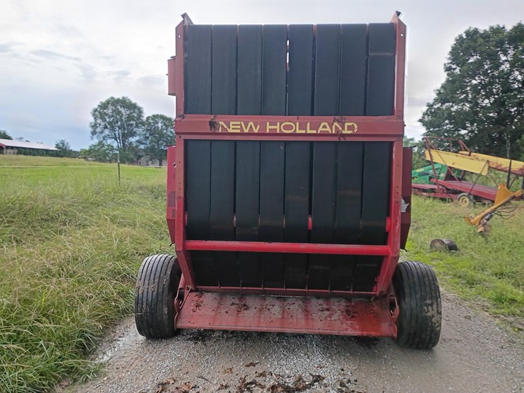 new-holland-660-image-4