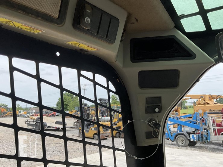 2018-caterpillar-239d-image-16