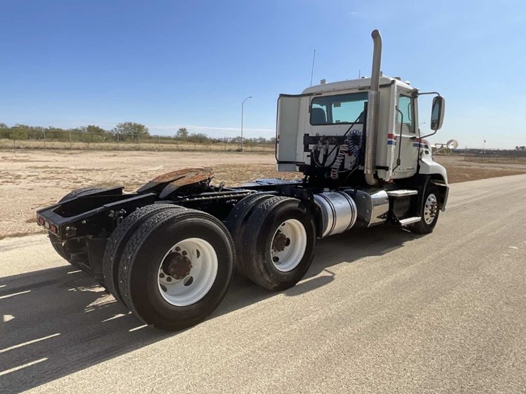 2015-mack-cxu-(pinnacle)-image-5