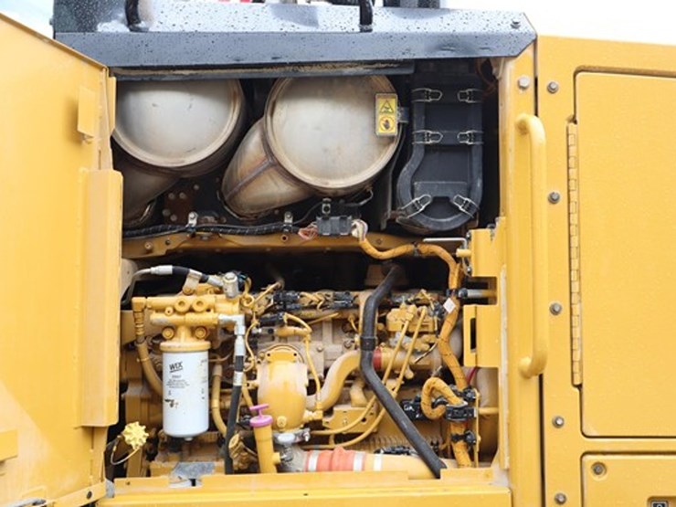 2016-caterpillar-140-image-16
