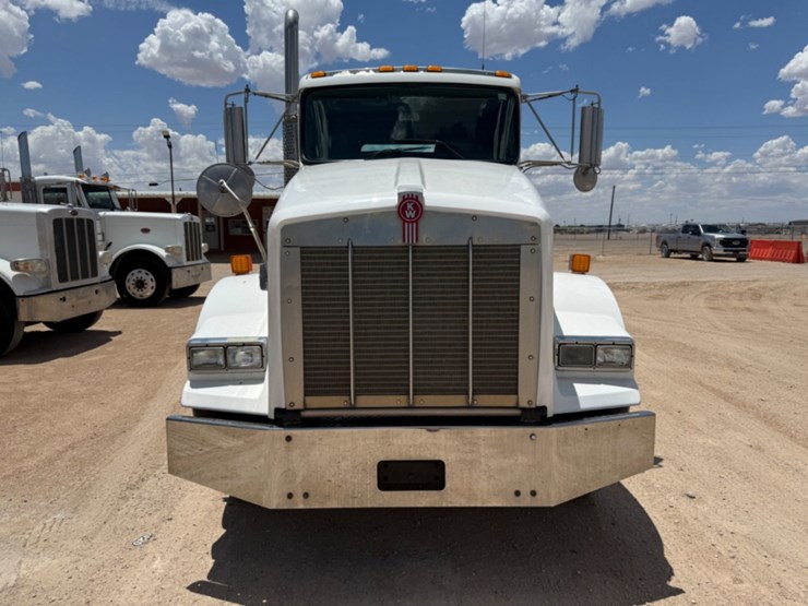 2016-kenworth-t800-image-2
