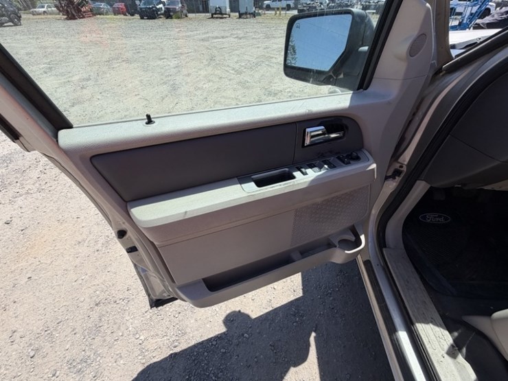 2008-ford-expedition-xlt-image-26
