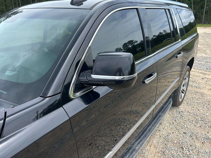 2018-cadillac-escalade-esv-image-11