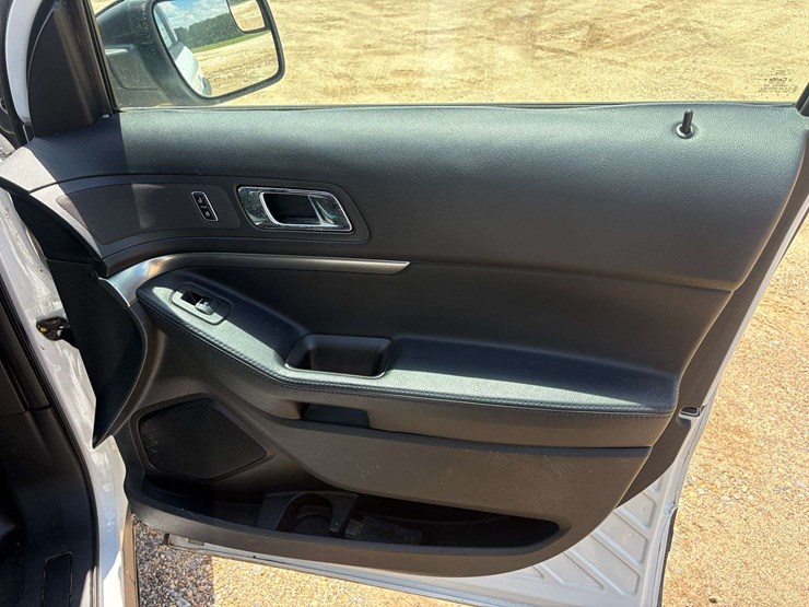 2016-ford-explorer-image-20
