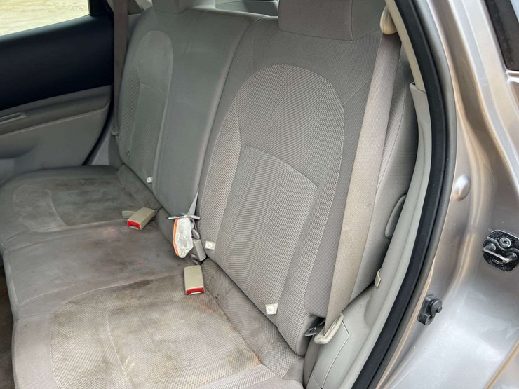 2012-nissan-rogue-image-25
