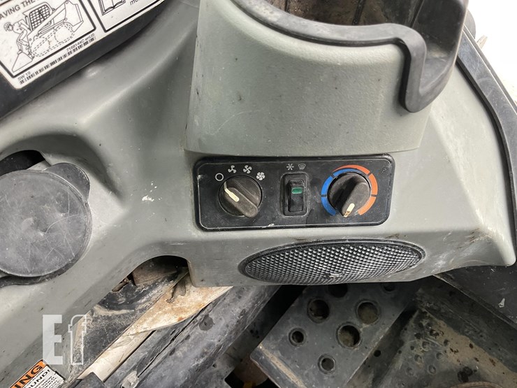 2021-bobcat-t740-image-16