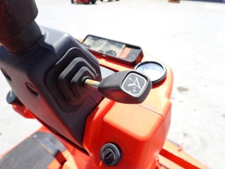 2006-kubota-f3680-image-17