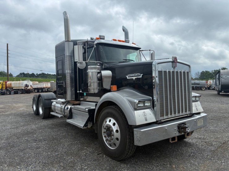 2018-kenworth-w900-image-4