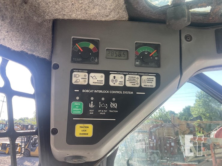 2005-bobcat-s300-image-15