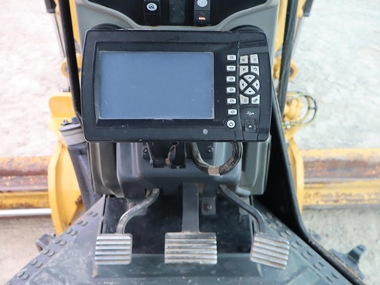 2016-caterpillar-140-image-54