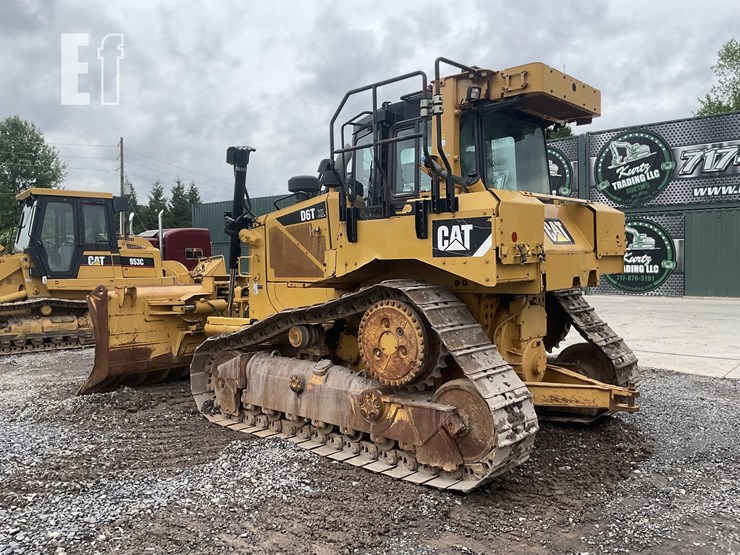 2015-caterpillar-d6t-xl-image-2