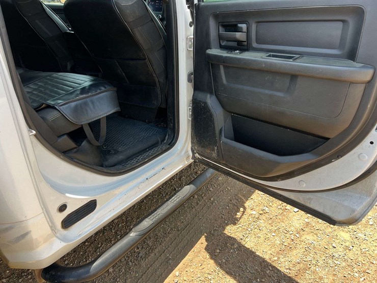 2022-dodge-3500-image-28