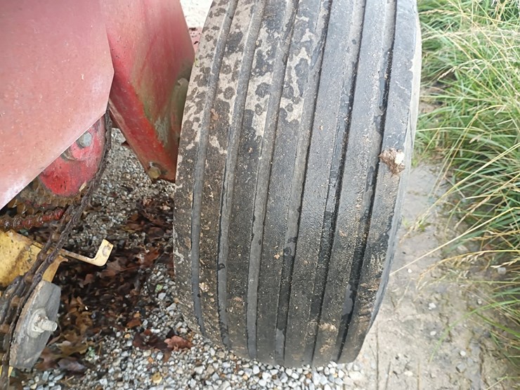 new-holland-660-image-32