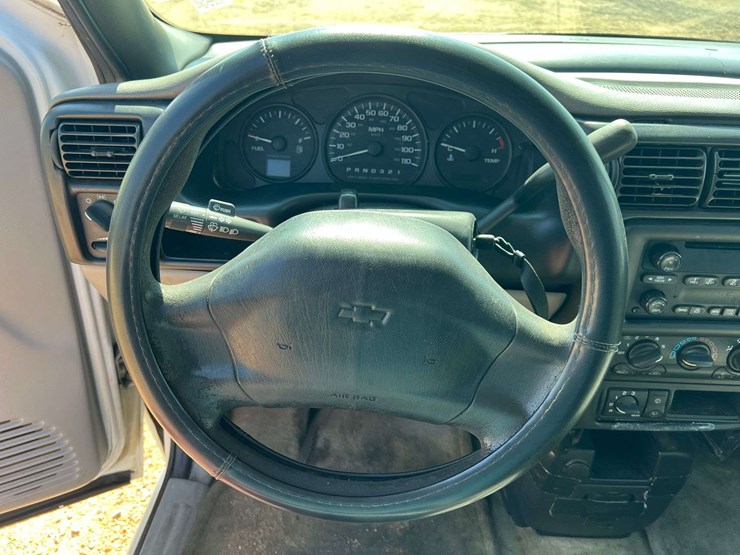 2004-chevrolet-venture-image-12