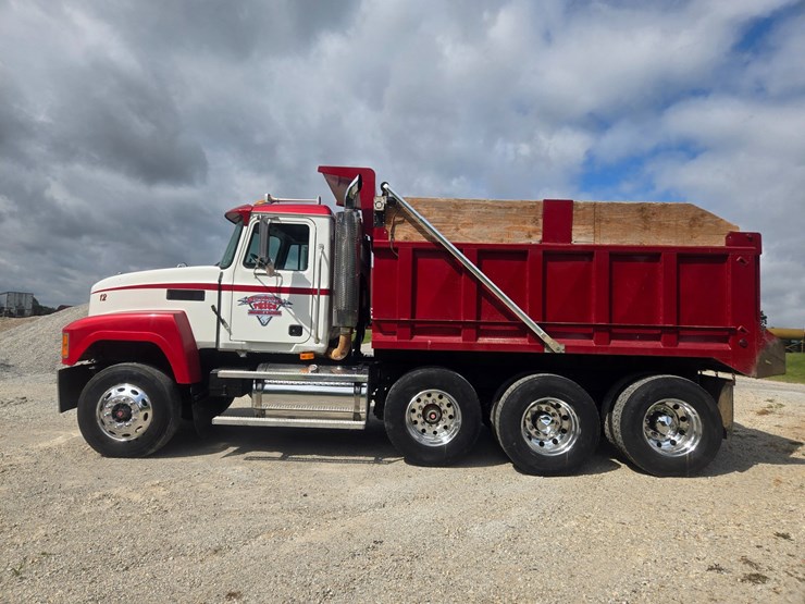 2003-mack-ch613-image-7