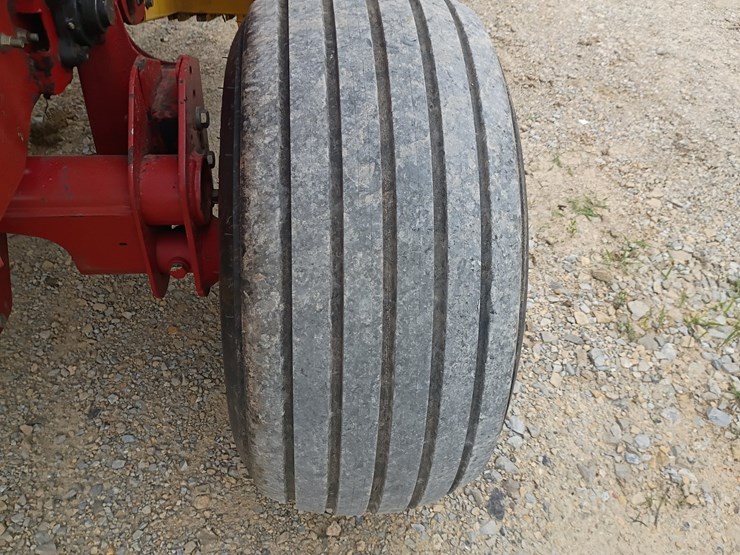 new-holland-br740-image-42