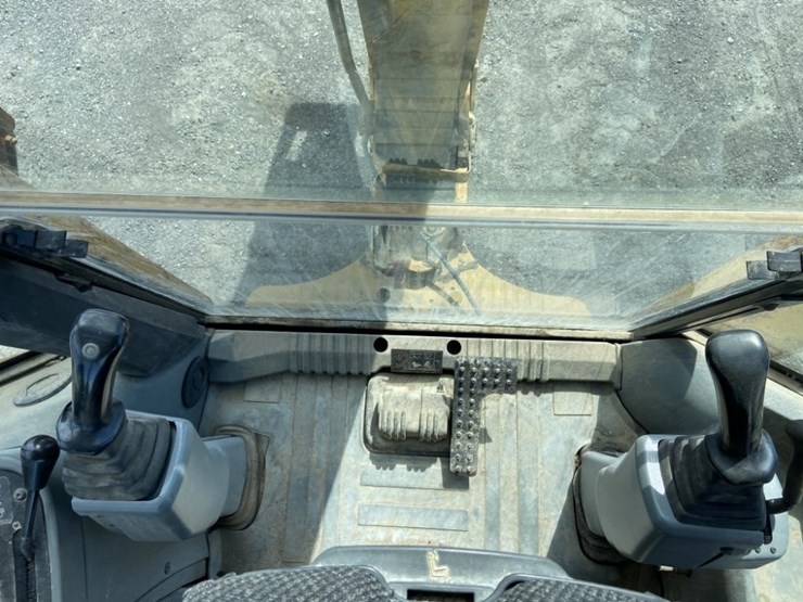 2004-caterpillar-420d-image-14