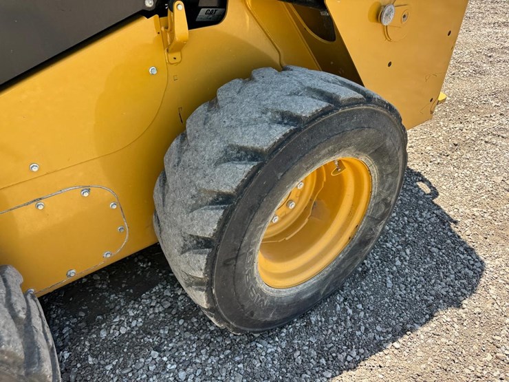 2019-caterpillar-236d3-image-14