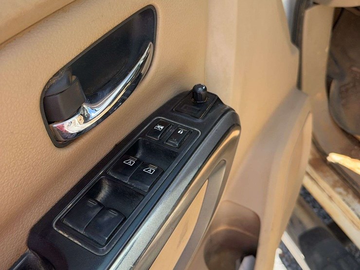 2015-nissan-titan-image-13