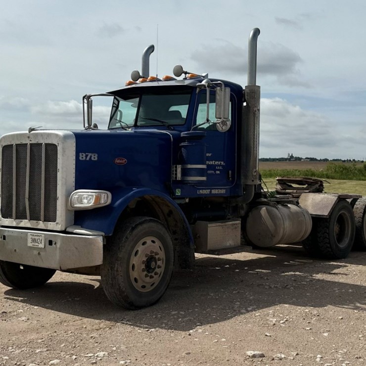 2015 PETERBILT 389