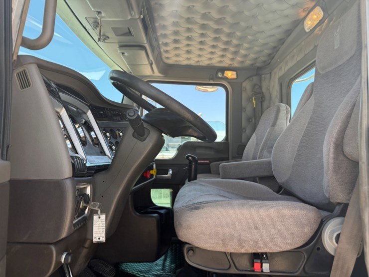 2016-kenworth-t800-image-11