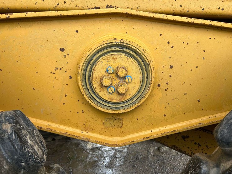caterpillar-d250e-image-40