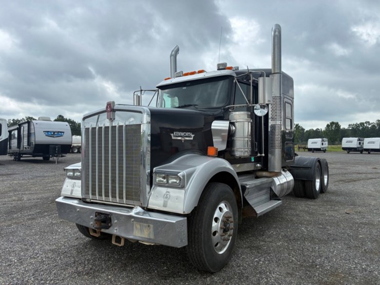 2018-kenworth-w900-image-1