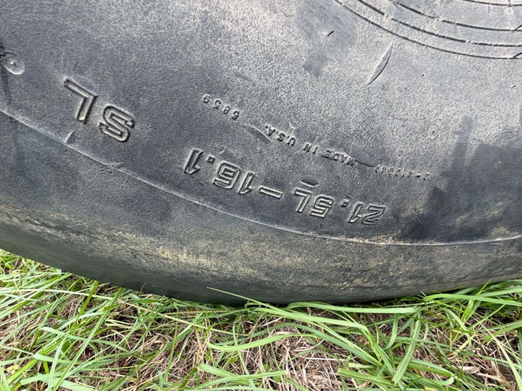 2010-john-deere-568-image-15