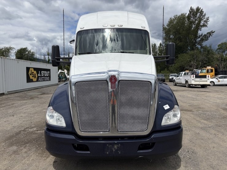2016-kenworth-t680-image-8