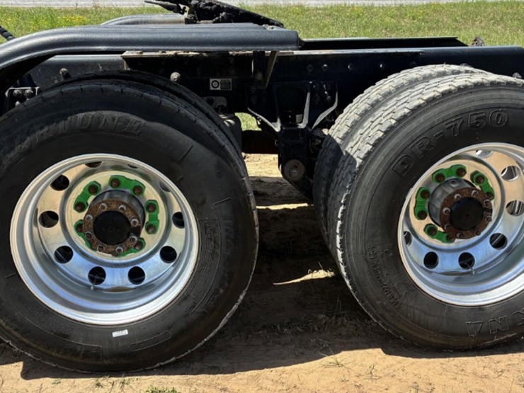 2020-kenworth-t880-image-11