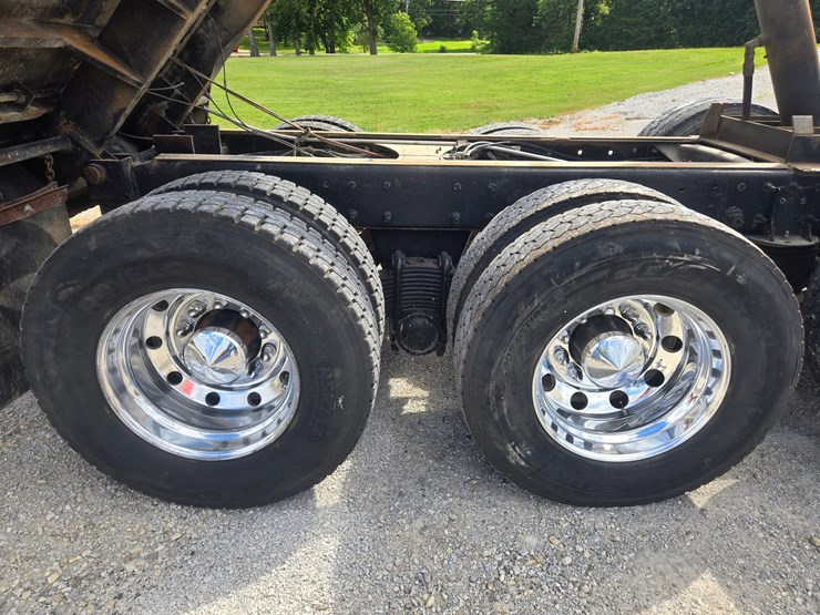 2003-mack-ch613-image-101