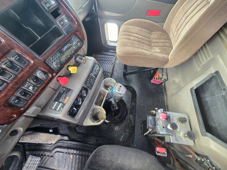 2003-mack-ch613-image-86