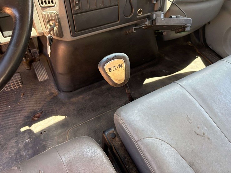 2006-international-durastar-4300-image-15