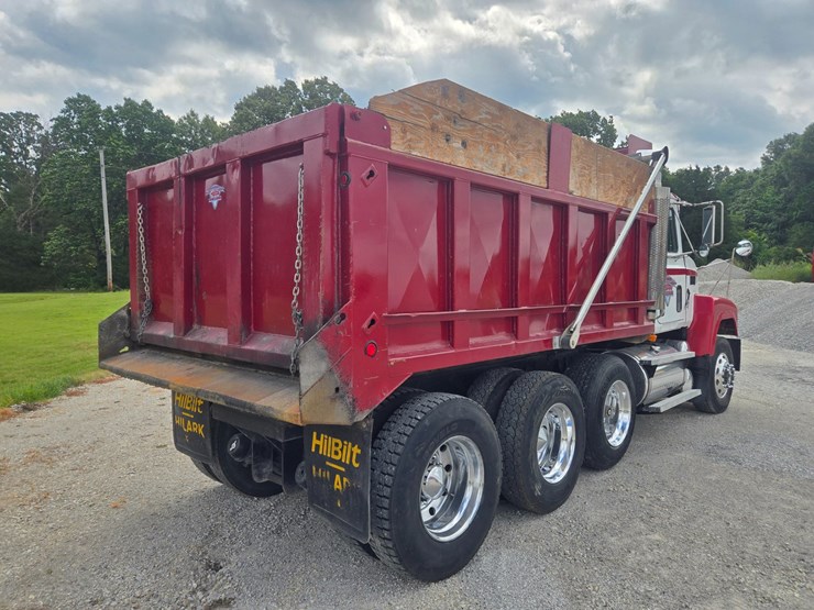 2003-mack-ch613-image-16