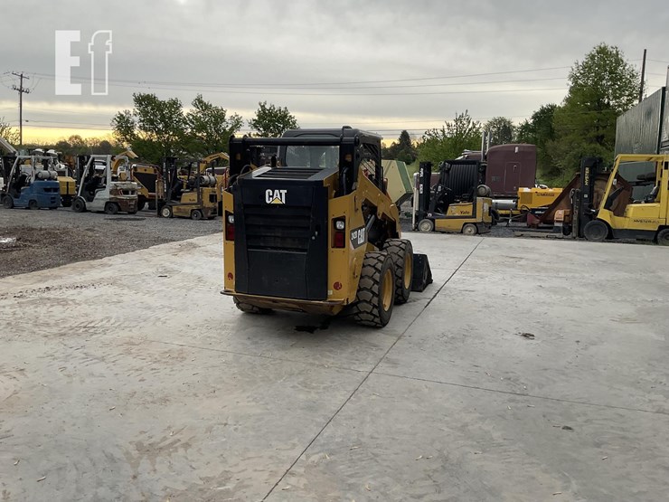 2014-caterpillar-242d-image-4