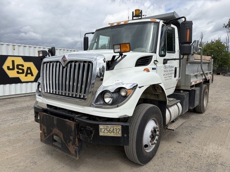 2012-international-7500-dump-truck-image-1