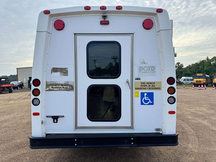 2018-ford-e350-image-6