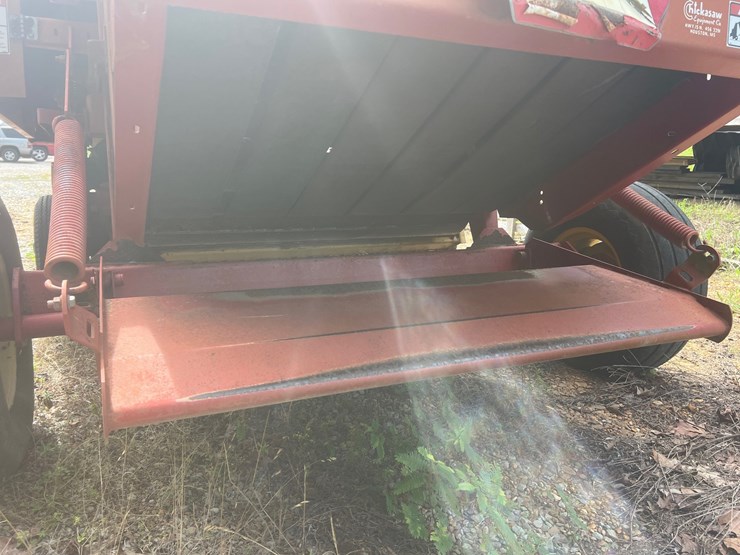 new-holland-644-image-6