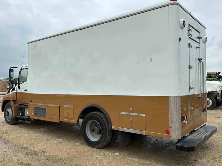 2011-hino-box-truck-image-5