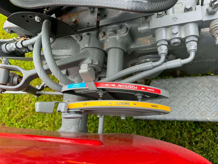 massey-ferguson-2135-image-12