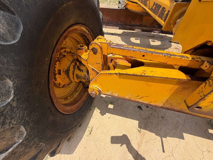 deere-670b-image-10