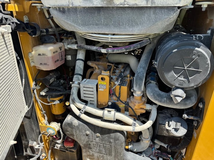 2019-caterpillar-236d3-image-16