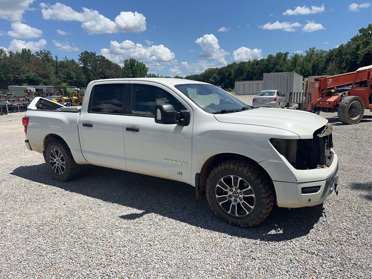 2022-nissan-titan-image-7