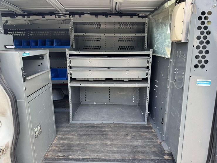 2013-chevrolet-express-2500-image-18